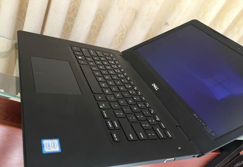 Bàn phím và touchpad tiện dụng