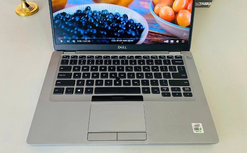 Bàn phím thiết kế khoa học giúp gõ thoải mái