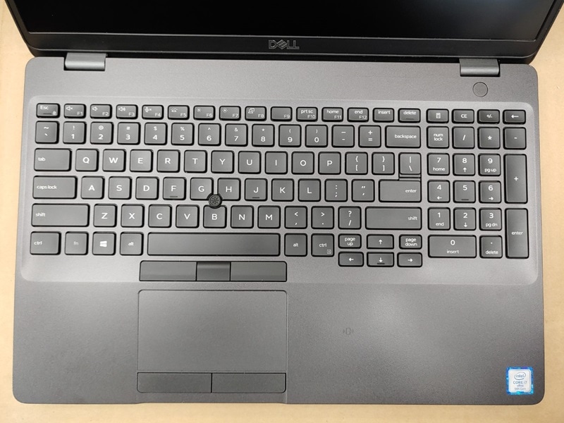 Bàn phím và touchpad nhanh nhạy, thao tác dễ dàng Bàn phím, touchpad nhanh nhạy