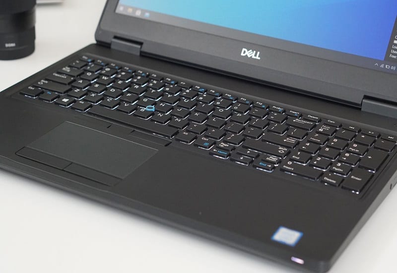 Màn hình chống chói, hỗ trợ tần số quét cao, giúp hạn chế mỏi mắt Bàn phím, touchpad hỗ trợ công việc cả ngày