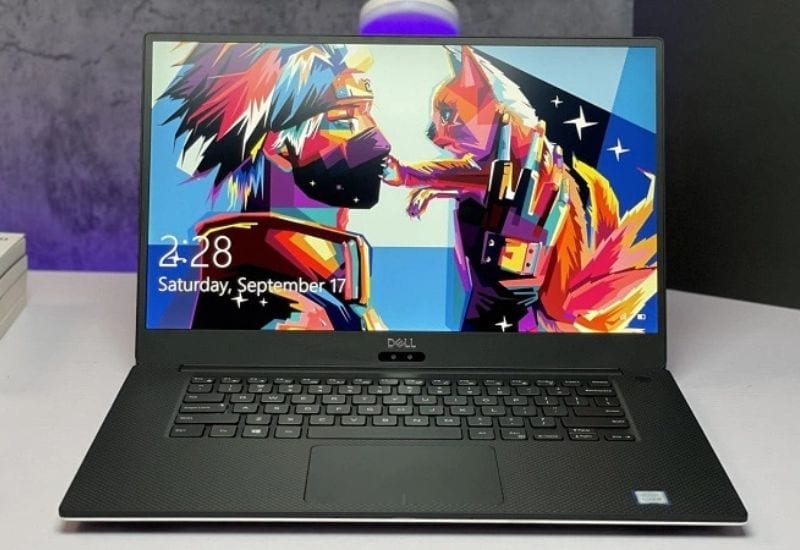 Bàn phím êm, đèn nền tiện dụng; touchpad nhạy, kê tay rộng Bàn phím êm ái, thao tác chính xác