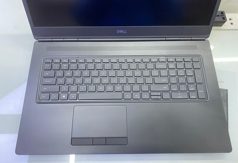 Bàn phím êm ái, touchpad nhạy và dễ sử dụng Bàn phím, touchpad tiện dụng