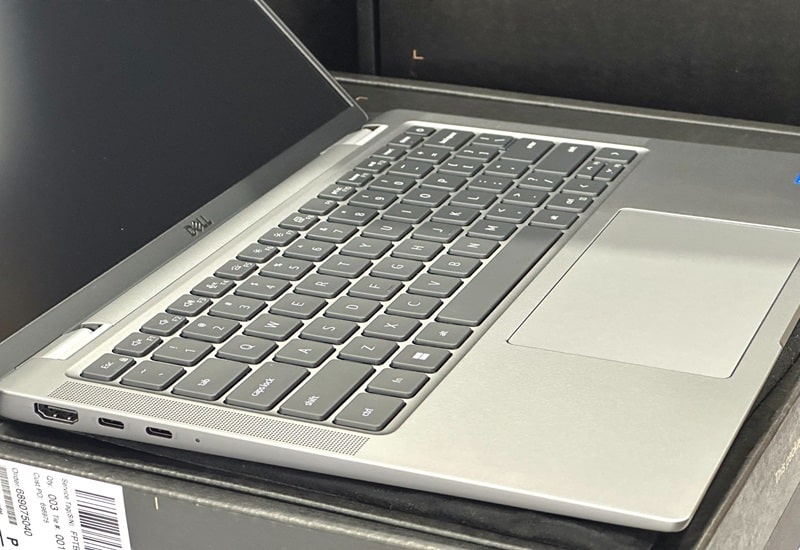 Bàn phím êm ái, gõ mượt, phù hợp với dân văn phòng Bàn phím, touchpad phù hợp công việc