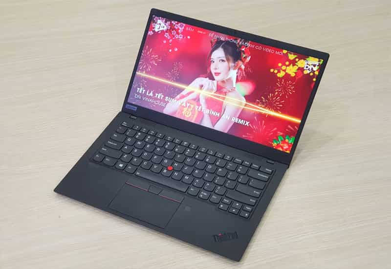 Bảo mật hàng đầu, cảm biến vân tay và TPM đáng tin cậy Lenovo ThinkPad X1 Carbon Gen 8: Thiết kế và hiệu năng chuẩn
