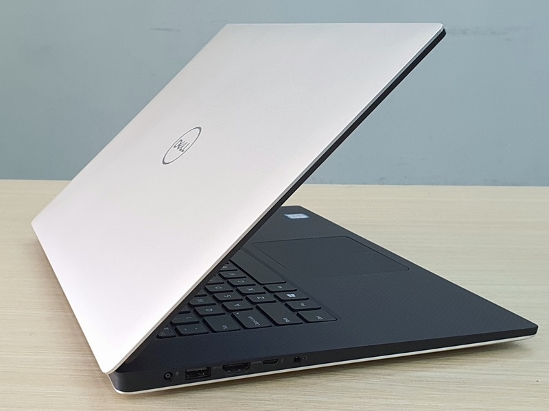 Đầy đủ cổng kết nối, thuận tiện khi làm việc Trang bị đa dạng cổng kết nối cho nhiều nhu cầu