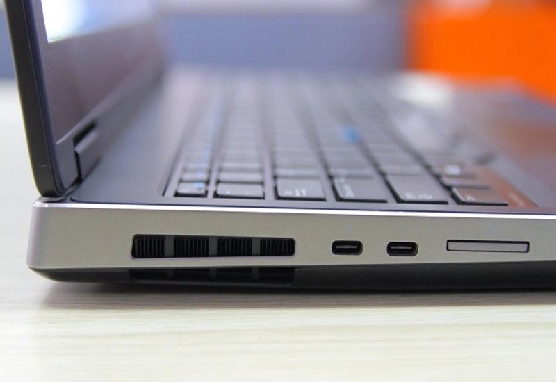 Cổng kết nối đầy đủ, hỗ trợ thiết bị ngoại vi tối đa Cổng kết nối đa dạng