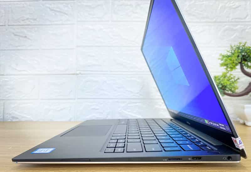 Cổng kết nối đa dụng, USB-C, Thunderbolt, HDMI đầy đủ Dell XPS 13 9380: Laptop siêu mỏng, màn hình sắc nét