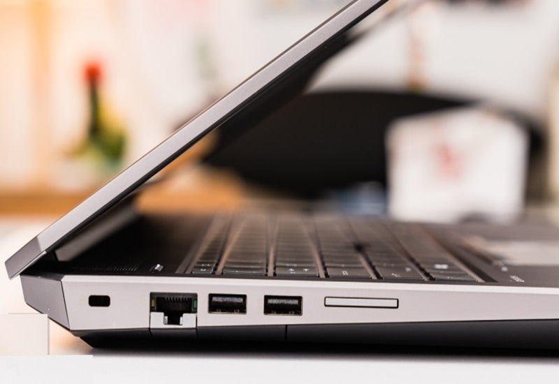 Cổng kết nối đầy đủ, tiện lợi cho công việc Cổng kết nối đầy đủ