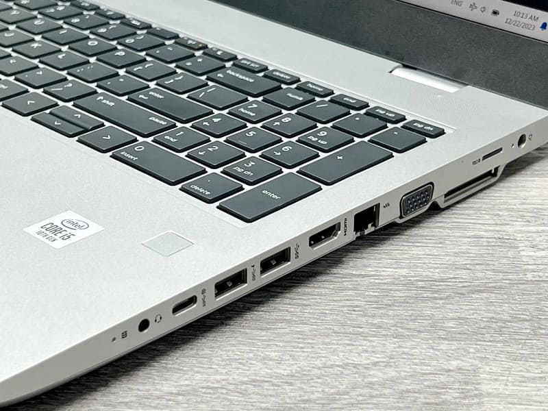 Các cổng kết nối được trang bị trên máy