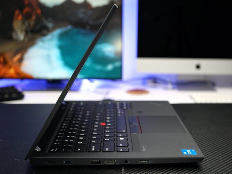 Tích hợp nhiều cổng, sẵn sàng cho mọi tình huống Cổng kết nối đầy đủ