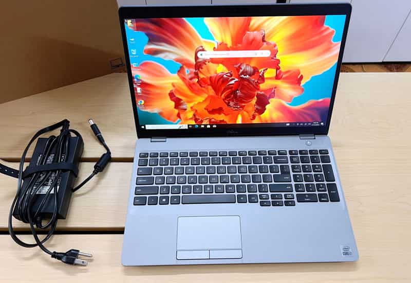 Thiết kế laptop mỏng nhẹ, hiện đại phù hợp cho sinh viên Laptop chất lượng giúp sinh viên kỹ thuật xử lý phần mềm nặng mượt mà