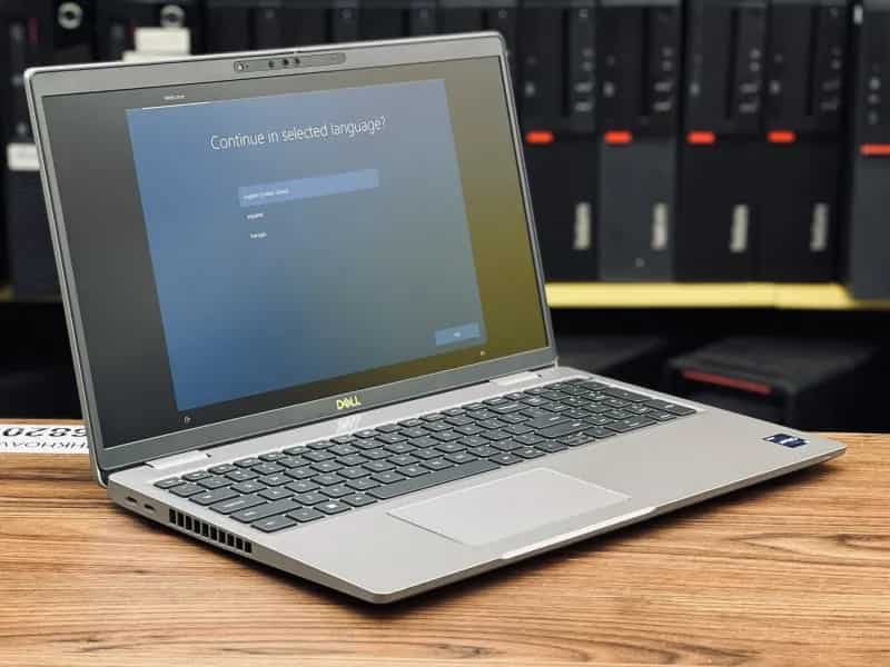 RAM tối thiểu 16GB giúp mở nhiều bảng tính và phần mềm cùng lúc Laptop nào chạy mượt Python, SQL và Power BI cho Data Analyst