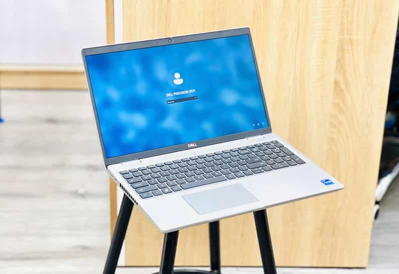 Trọng lượng vừa phải, dễ di chuyển giữa các công trình, văn phòng Top laptop được dân kỹ thuật đánh giá cao về hiệu suất và độ ổn định