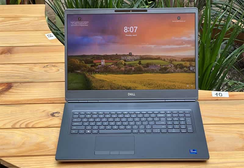 Thiết kế tối giản, bàn phím LED trắng tinh tế trong bóng tối Top laptop xử lý đồ họa tốt cho sinh viên kỹ thuật ô tô