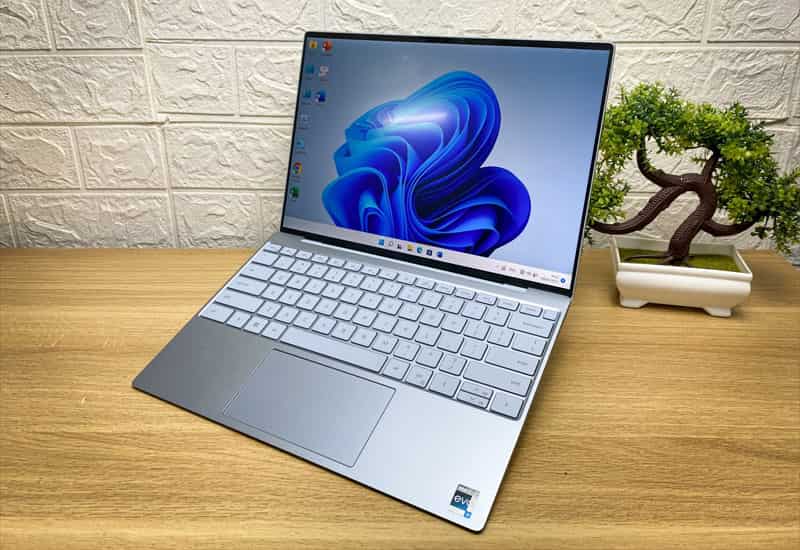 Bàn phím êm, độ nảy tốt, thuận tiện cho việc gõ văn bản dài Những mẫu laptop doanh nhân thiết kế đẹp, mỏng nhẹ đáng mua nhất
