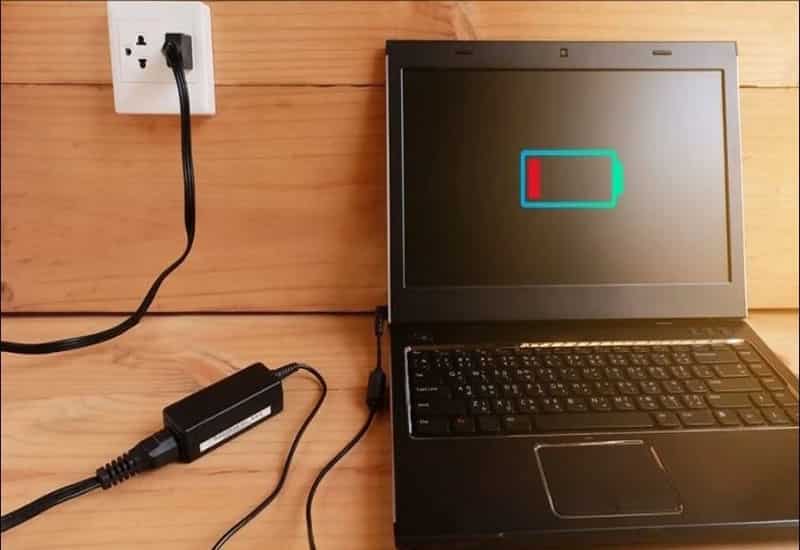 Thử sạc, xem đèn báo, dây có nóng, lỏng không Mẹo test laptop cũ hiệu quả giúp bạn mua được máy tốt