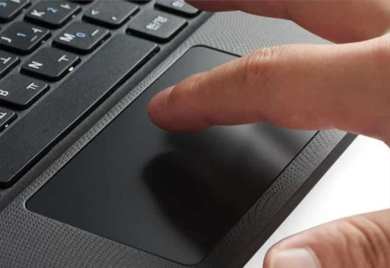 Thử vuốt, nhấn, cảm ứng đa điểm có mượt không Test laptop cũ từ A đến Z: Hướng dẫn cho người mới
