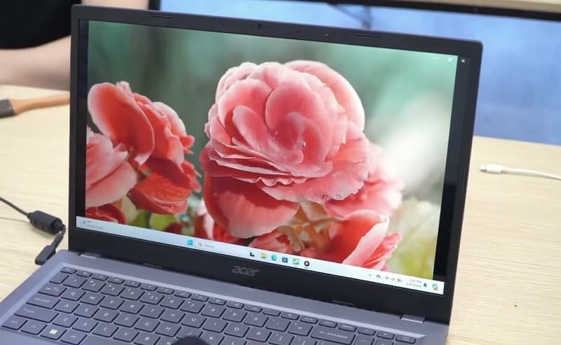 Màn hình của máy mang đến trải nghiệm sống động