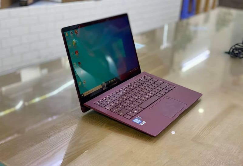 ZenBook S được thiết kế với ngoại hình đẹp mắt