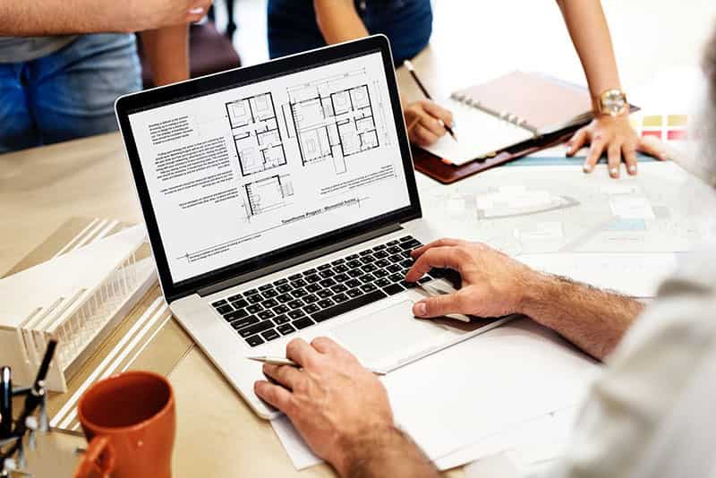 Sinh viên xây dựng cần laptop chuyên dụng để xử lý bản vẽ nặng