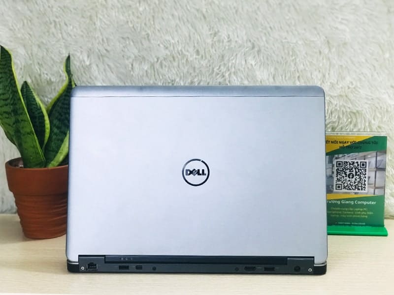 Rất nhiều tính năng hiện đại được trang bị trên Latitude Rất nhiều tính năng được trang bị trên Latitude