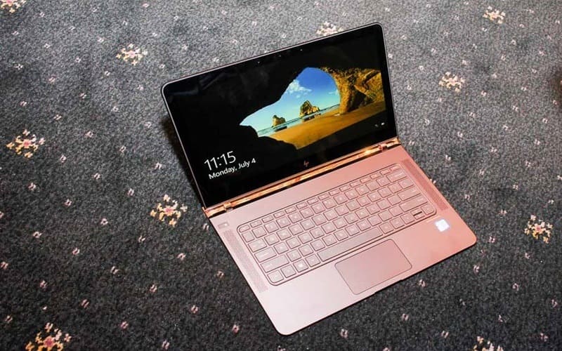 Màn hình laptop cũ mỏng nhẹ đem đến hình ảnh chân thực