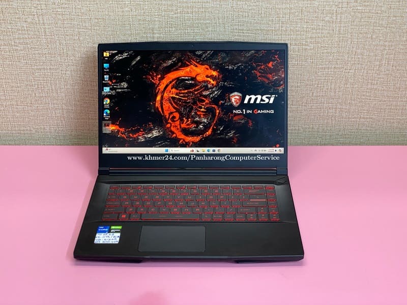 Rất nhiều phần mềm độc quyền được tích hợp trên máy