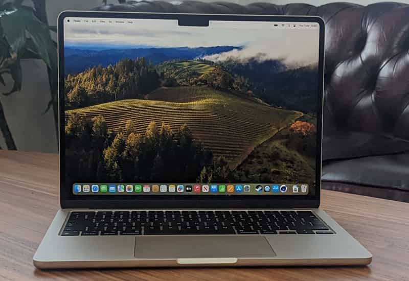 Laptop cho sinh viên y khoa: công cụ hỗ trợ không thể thiếu khi học Y