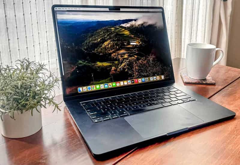 Gợi ý laptop hiệu năng mạnh mẽ hỗ trợ học tập ngành logistics tốt