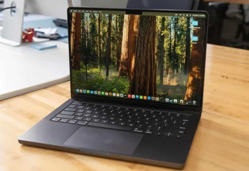 Giá laptop phổ thông, dễ tiếp cận với sinh viên kỹ thuật Màn hình sắc nét hỗ trợ sinh viên quan sát chi tiết mô hình kỹ thuật