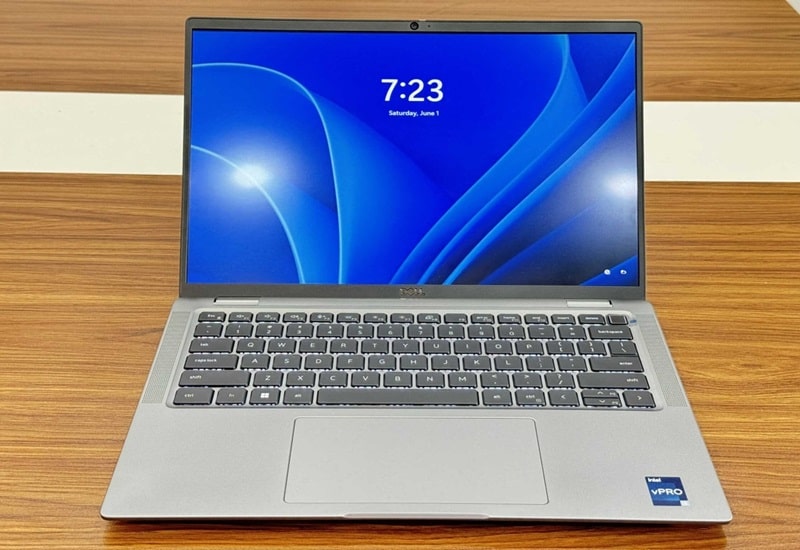 Màn hình sắc nét, hiển thị rõ nét, phù hợp làm việc nhiều giờ Màn hình ổn định, bảo vệ mắt hiệu quả