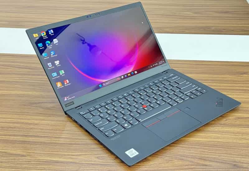 Màn hình sắc nét, màu sắc chân thực, hiển thị sống động Trải nghiệm Lenovo ThinkPad X1 Carbon Gen 8: Nhẹ, bền, mạnh