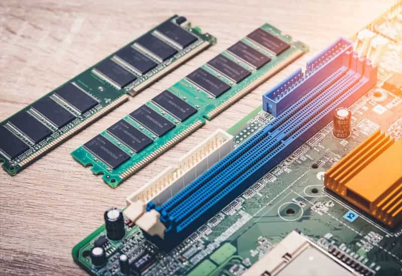 RAM dung lượng lớn hỗ trợ đa nhiệm mượt mà hơn Ổ cứng SSD nhanh chóng tăng tốc độ truy xuất dữ liệu