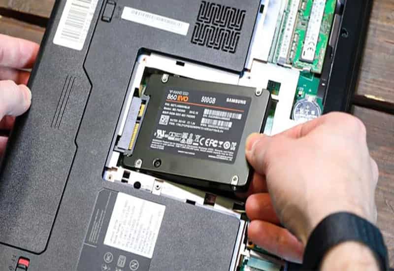 Tháo ổ cứng ngoài và kết nối trực tiếp vào máy tính Tháo ổ cứng và kết nối trực tiếp vào máy tính