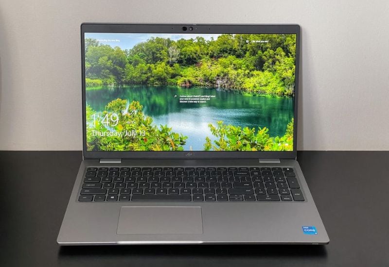 Thiết kế hiện đại, tinh tế, phù hợp với môi trường làm việc chuyên nghiệp laptop Laptop Dell Latitude 5531thiết kế đẹp mắt