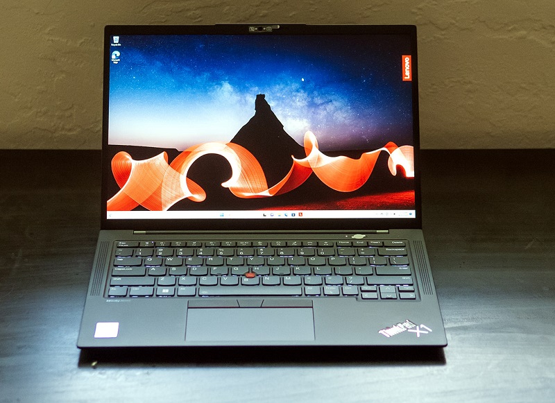 Sở hữu thiết kế gọn nhẹ cùng bản lề mở 180 độ Sở hữu thiết kế gọn nhẹ cùng bản lề mở 180 độ