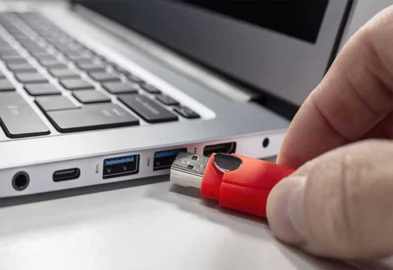Thử kết nối ổ cứng ngoài với cổng USB khác hoặc máy khác Thử kết nối ổ cứng ngoài với cổng USB khác