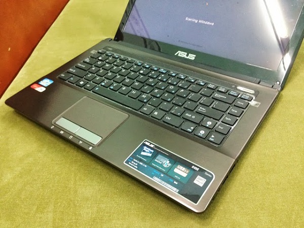 Bàn phím của Laptop Asus K43E rộng rãi