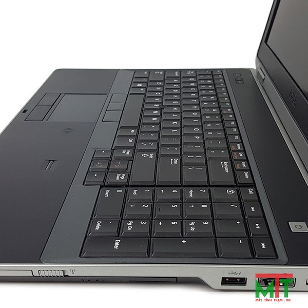 Bàn phím của mẫu Laptop Dell này khá thuận lợi cho người dùng