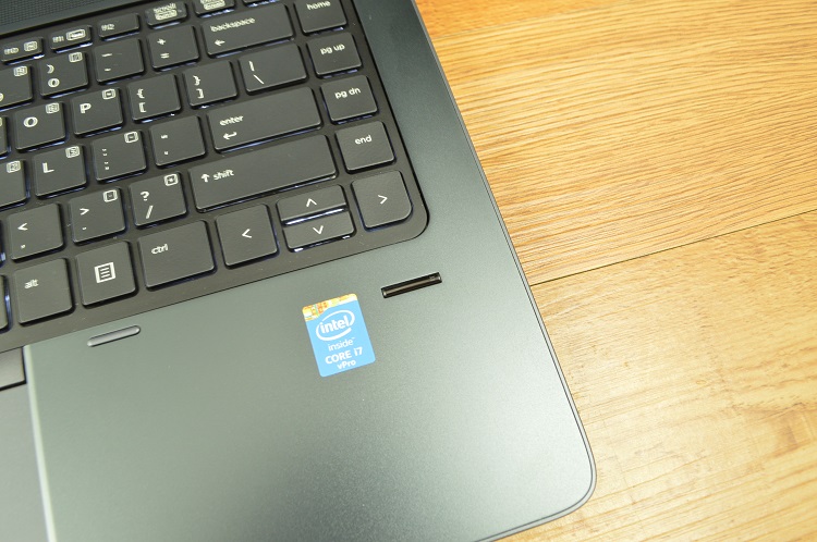 Bàn phím của HP ZBook 14 G2 trang bị đèn chiếu sáng